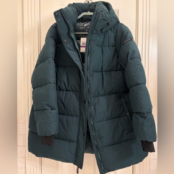 NWT BCBGeneration Water Resistant Hooded Puffer Jacket - Picture 5 of 6